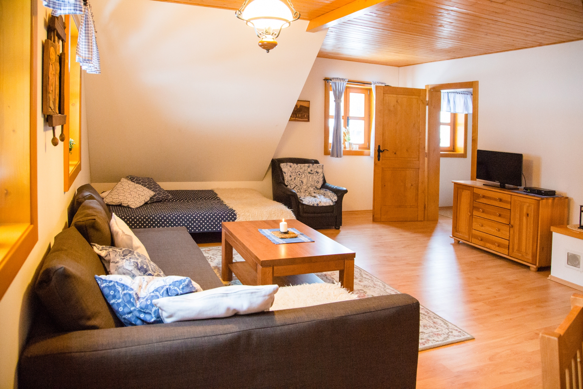 Obývačka detail — horná časť